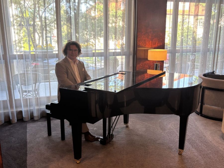 Pianista z fortepianem: zdjęcie 98715624