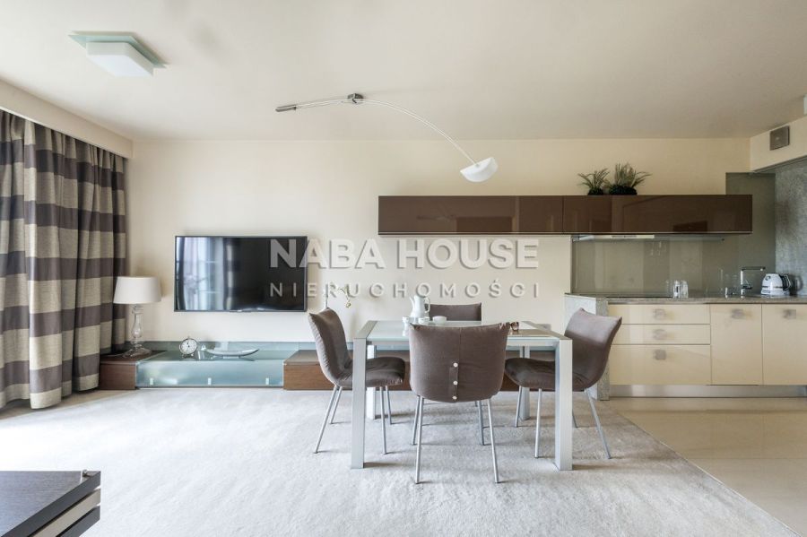 Apartament przy plaży, z windą i halą garażową: zdjęcie 98725406