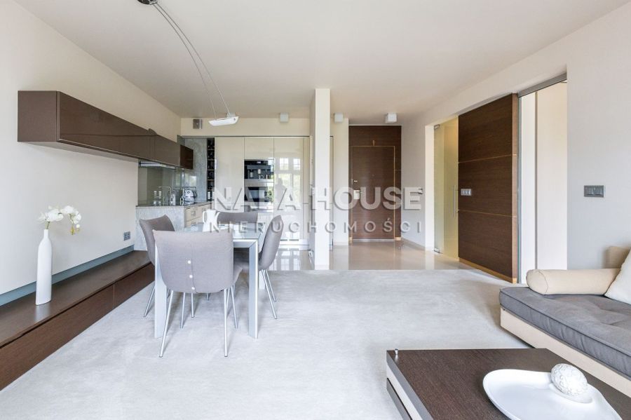 Apartament przy plaży, z windą i halą garażową: zdjęcie 98725407