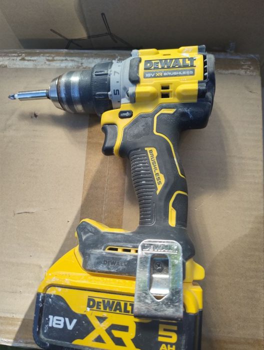 Wkrętarka DeWalt z baterią