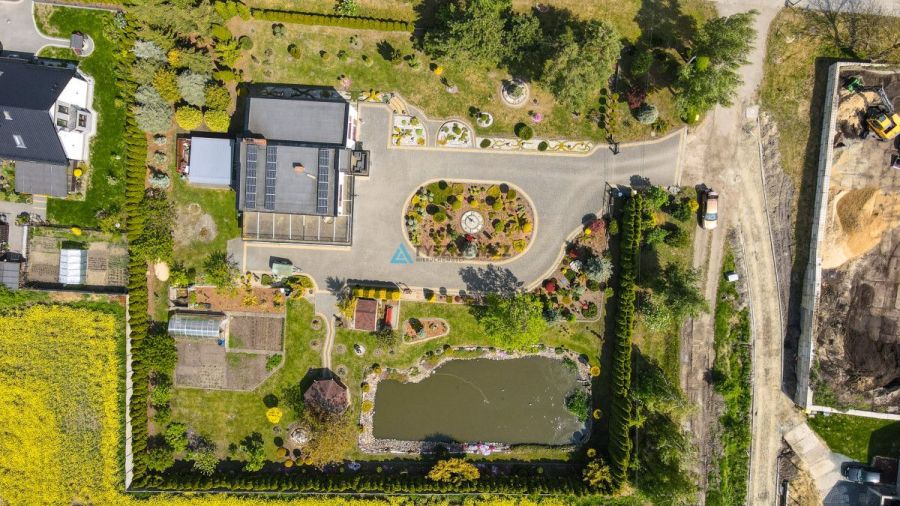 Nowoczesny dom z wyjątkowym ogrodem 3600m2: zdjęcie 98730393