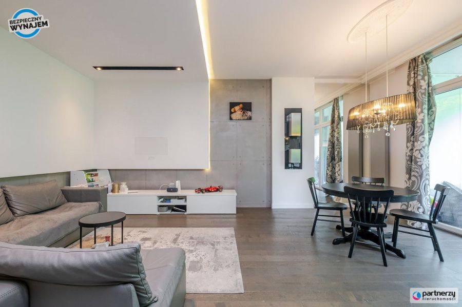 Apartament z widokiem na las, komórka i hala gar.: zdjęcie 98737588