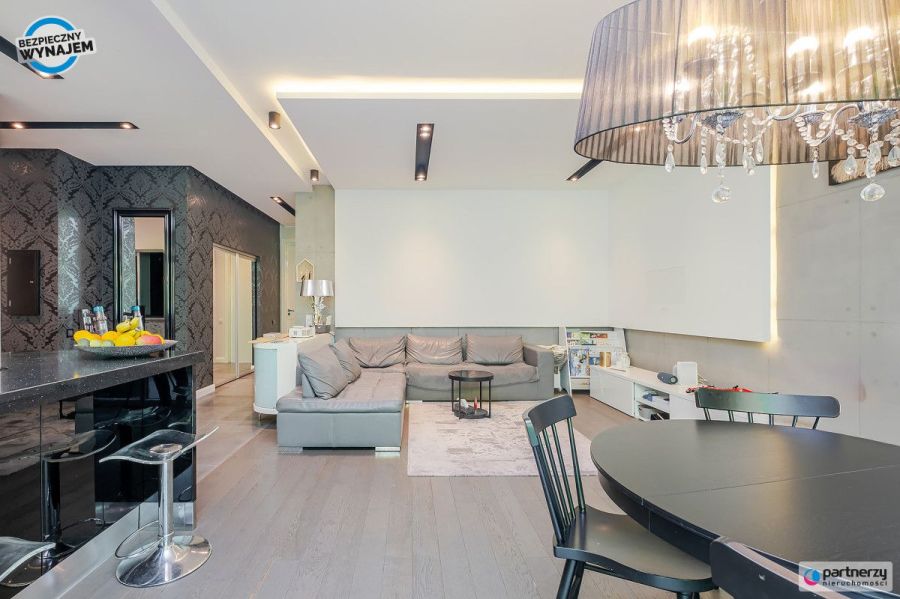 Apartament z widokiem na las, komórka i hala gar.: zdjęcie 98737589