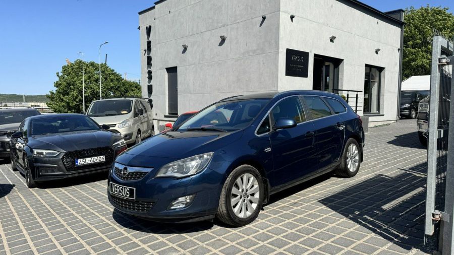 Opel Astra Cosmo 1.6Turbo 180KM Bixenon Navi PDC Fotele sport Navi Alu17 Salon PL