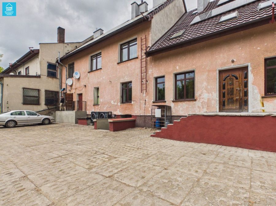 Prosperujący biznes z dużym mieszkaniem