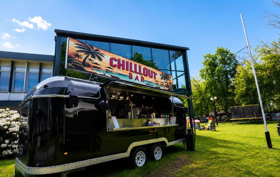 Sprzedawca w Food Truck w Prawdzic Resort: zdjęcie 98744507