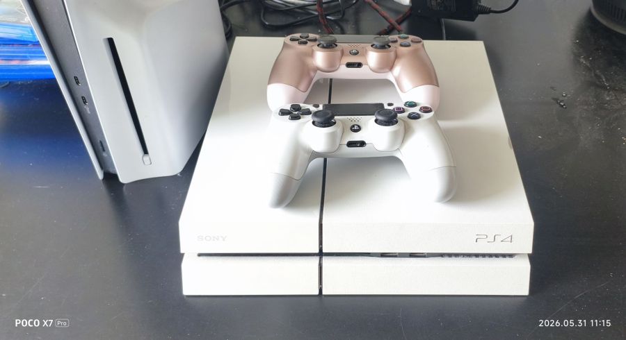 PlayStation 4 Biała 2 pady 2 Gry