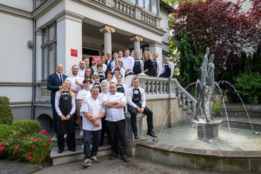 Kucharz / Kucharka  praca na stałe | Restauracja wyróżniona w Przewodniku Michelin: zdjęcie 98762133