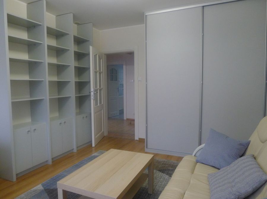 Pokój I piętro dla ( Pani, studentka) bez czynszu )