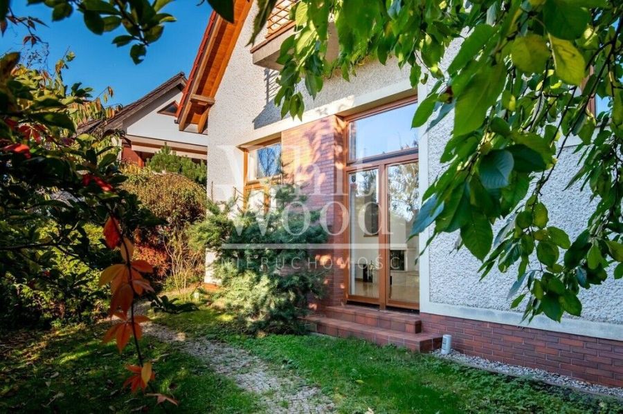 Dom wolnostojący blisko terenów zielonych: zdjęcie 98786642