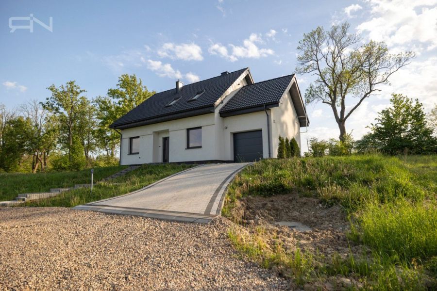 Wolnostojący | 1200 m&sup2; działki | Garaż