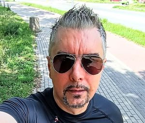 Dość Atrakcyjny pozna Panią