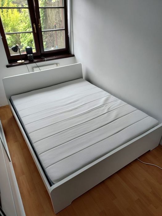 Łóżko z materacem 160x200cm do sypialni IKEA