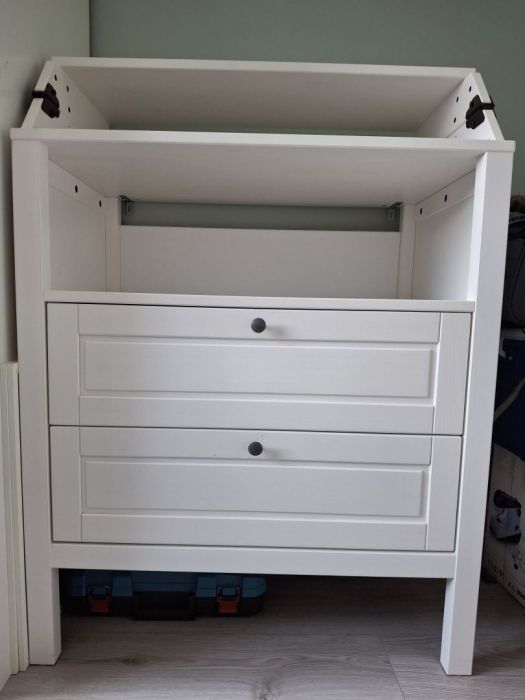 Sprzedam komodę z przewijakiem (Ikea Sundvik)