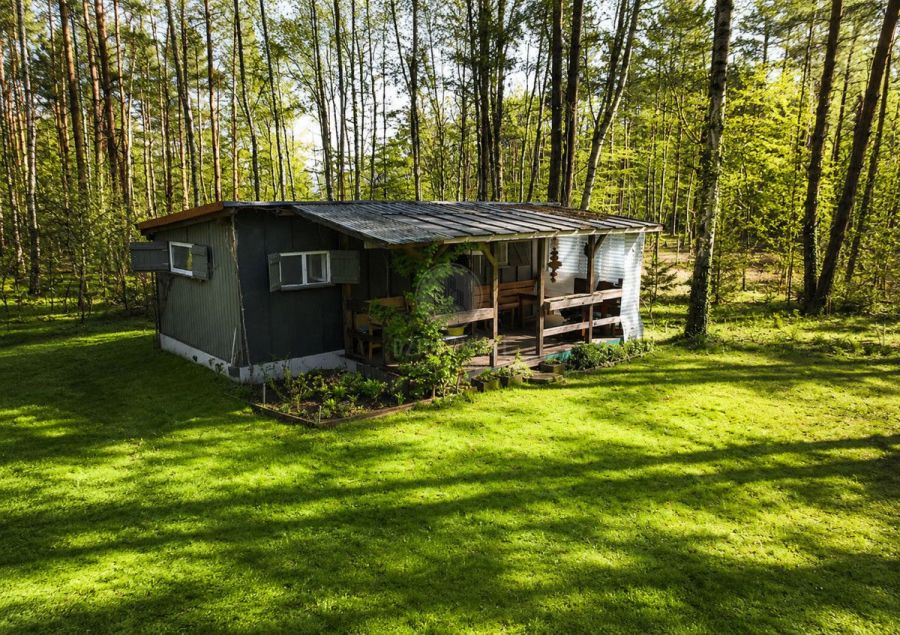 Duża działka 1990 m&sup2; z domkiem | Lewino