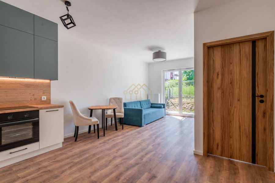 Nowoczesny apartament z ogrodem 15 minut od plaży