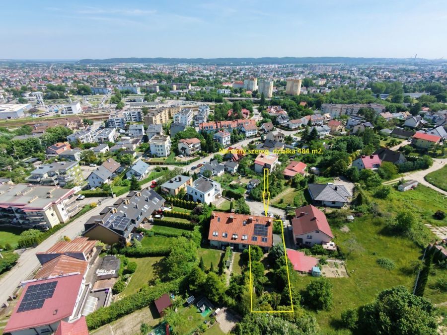 Narożny segment z dużą działką, ul. Leśna Rumia.