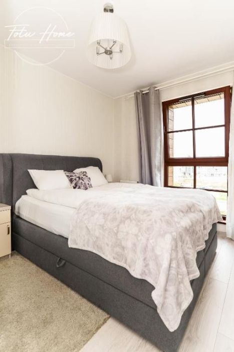 długoterminowo - 2 pokoje, balkon w Centrum