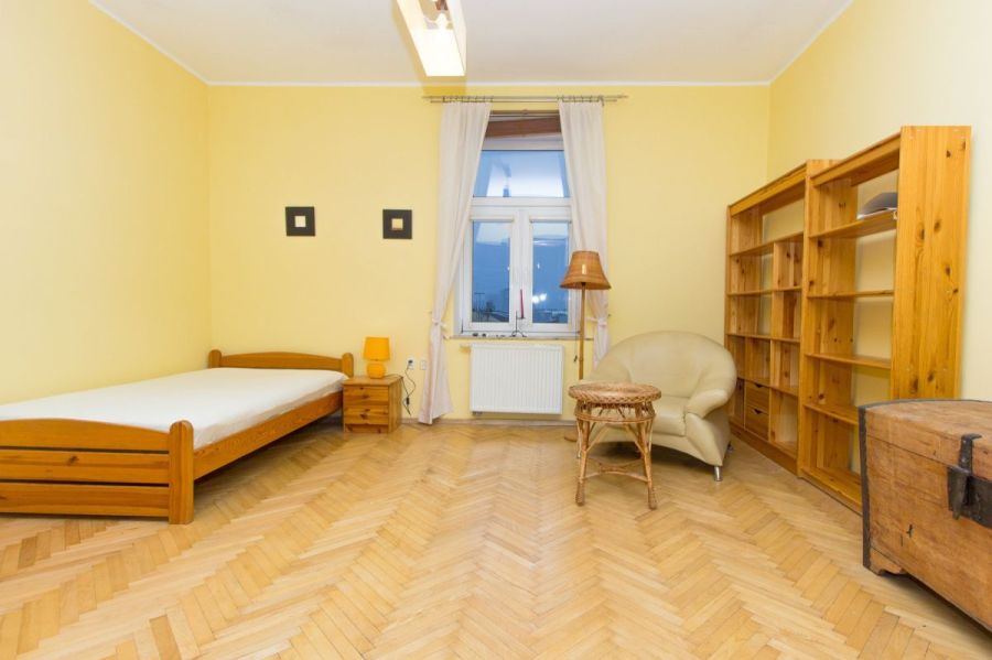 Rewelacyjna lokalizacja - wynajem na dłużej.