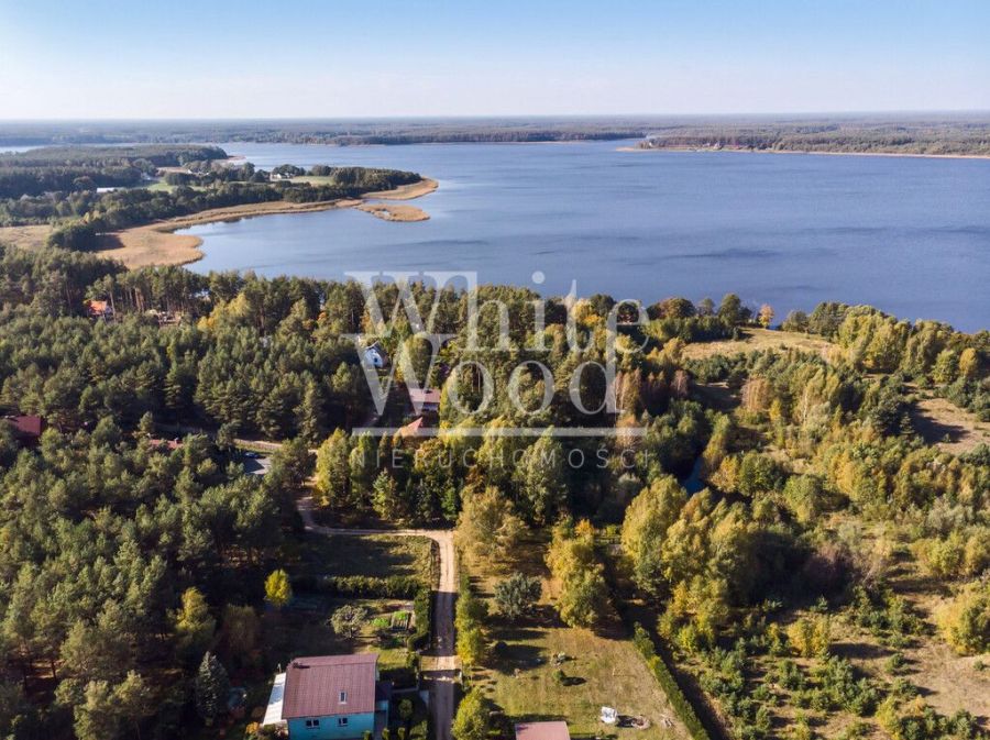 Ośrodek wypoczynkowy w lesie, nad jeziorem: zdjecie 98947034