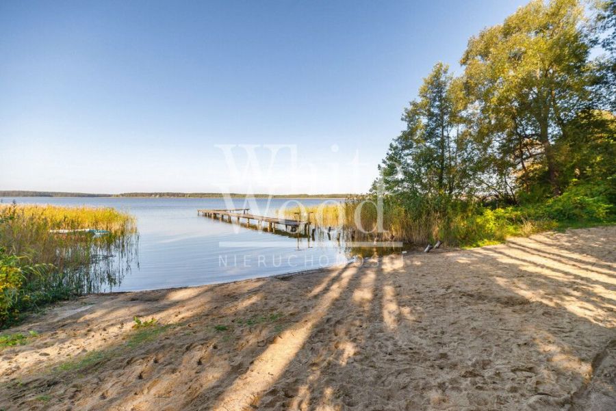 Ośrodek wypoczynkowy w lesie, nad jeziorem: zdjecie 98947045