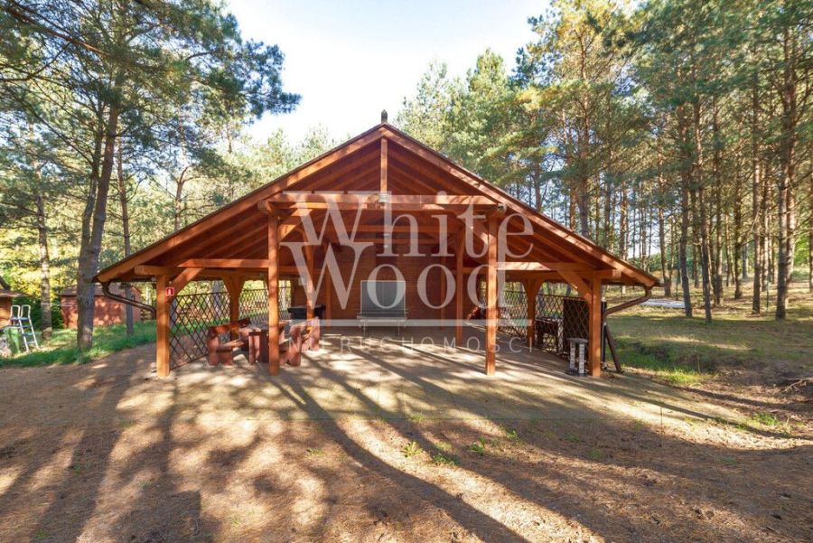 Ośrodek wypoczynkowy w lesie, nad jeziorem: zdjecie 98947073