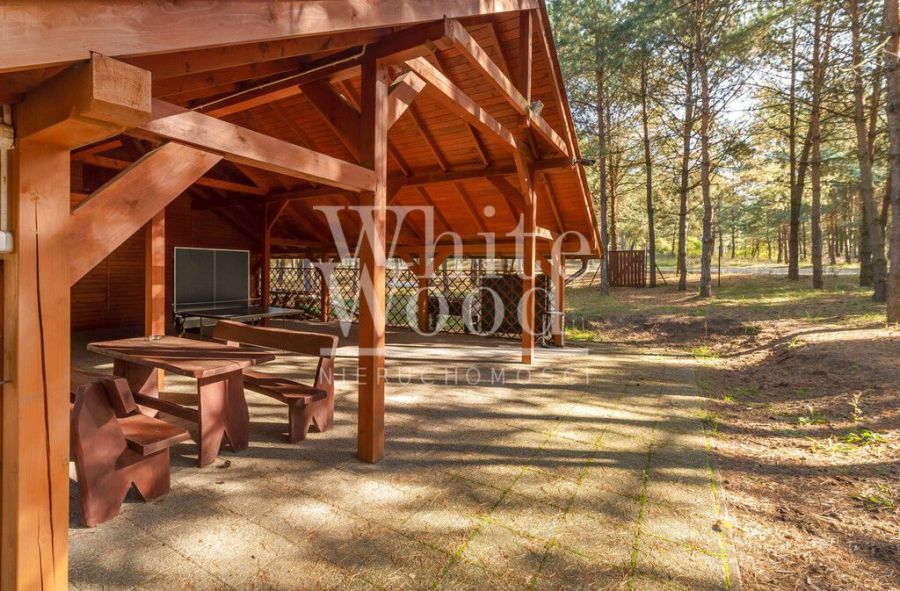 Ośrodek wypoczynkowy w lesie, nad jeziorem: zdjecie 98947082