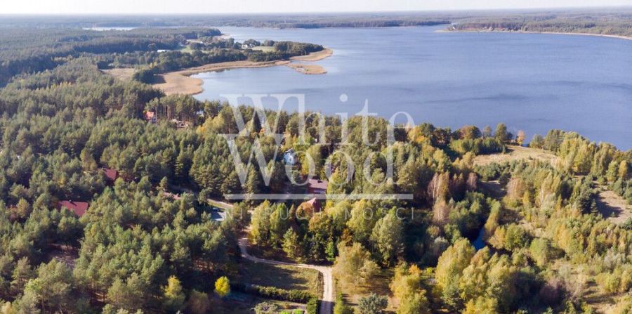 Ośrodek wypoczynkowy w lesie, nad jeziorem: zdjecie 98947011