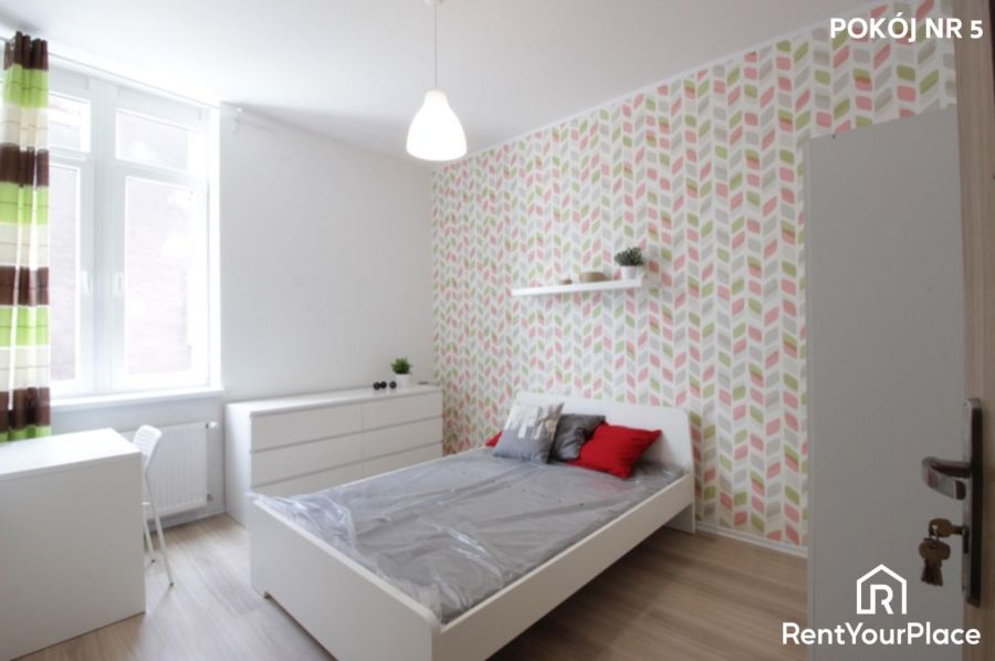Pokój 12 m² największy, z łóżkiem Aniołki, Al. Zwycięstwa
