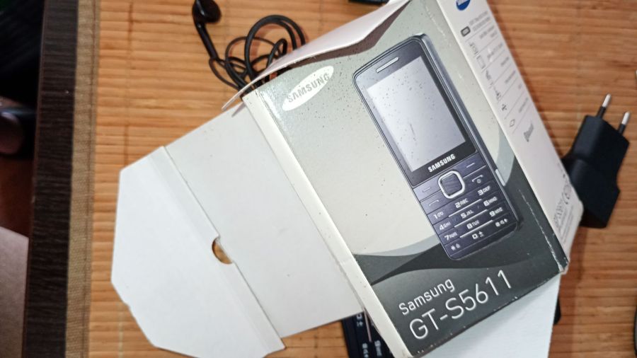 Samsungi gt-s5611 super stan cena za dwa: zdjecie 98983542