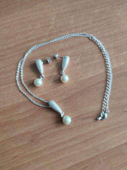 Avon komplet kolczyki i wisiorek: zdjecie 99043479