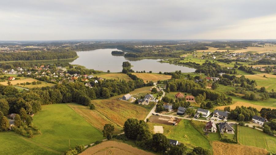 Widokowa działka z prywatnym lasem
