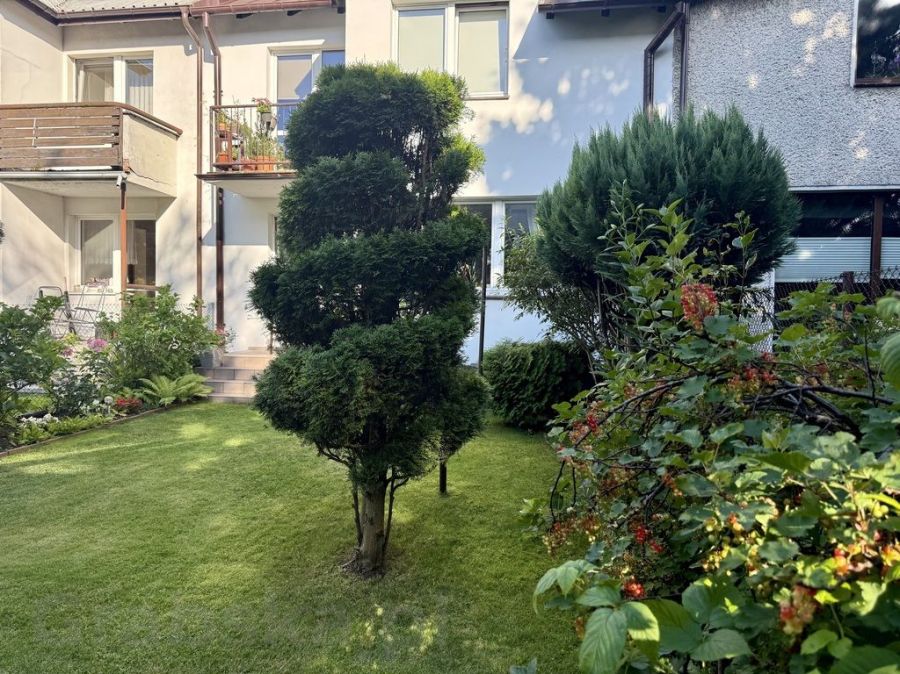 Dom szeregowy 5 pokoi, garaż, 238 m&sup2; działki