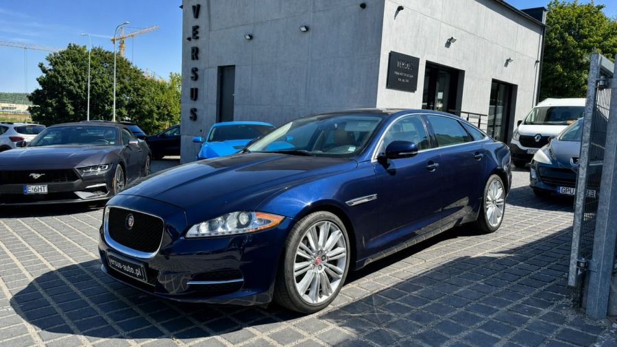 Jaguar XJ