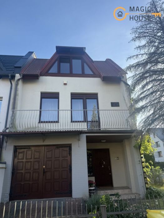 Dom rodzinny 266 m&sup2; z garażem i ogrodem w Żukowie