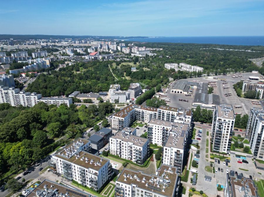 3 pokoje z możliwością 4| miejsce w hali| komórka