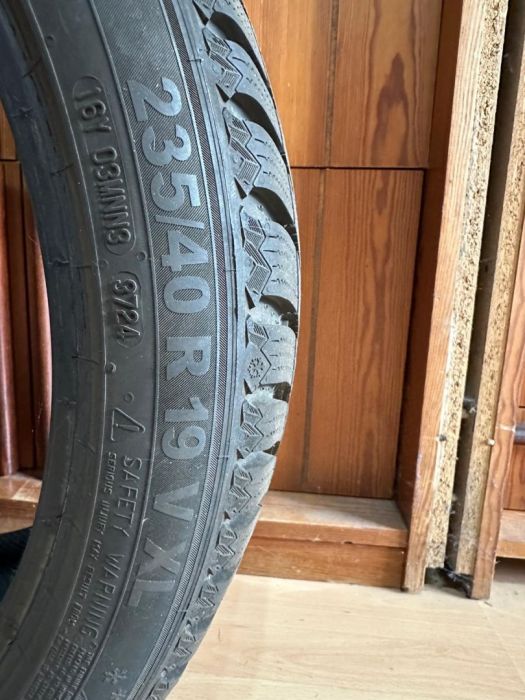 Opony zimowe rozmiar 235/40 R 19 V XL: zdjecie 99260638