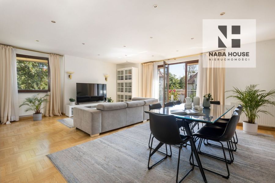 Apartament z tarasem i miejscem park. blisko plaży