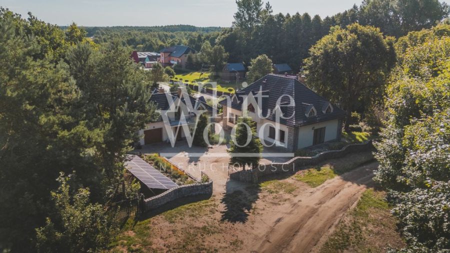 Nieruchomość w otoczeniu zieleni Sasino