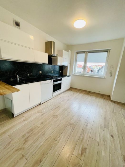 Dom z 3 mieszkaniami oraz 3 garażami, pow. 380 m2: zdjecie 99350643