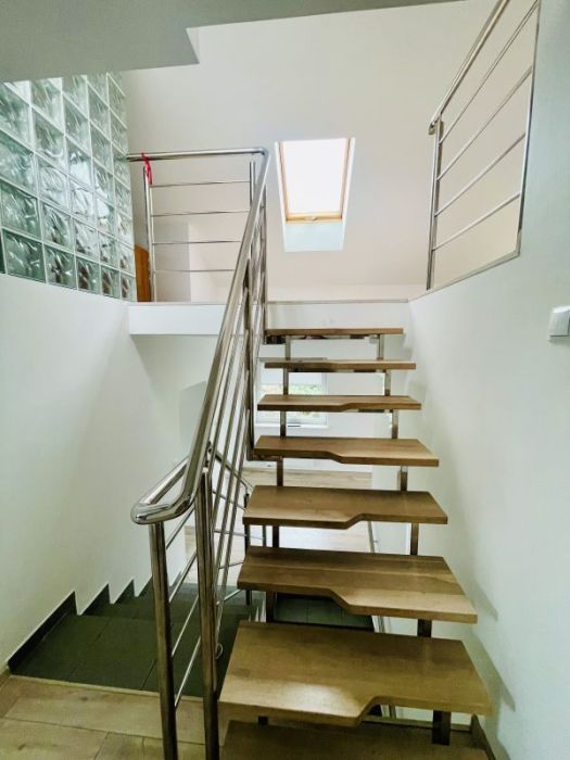 Dom z 3 mieszkaniami oraz 3 garażami, pow. 380 m2: zdjecie 99350648