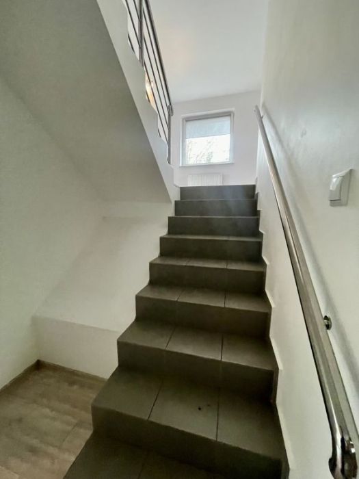 Dom z 3 mieszkaniami oraz 3 garażami, pow. 380 m2: zdjecie 99350639