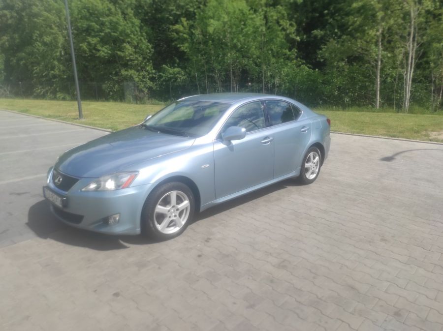 Lexus IS