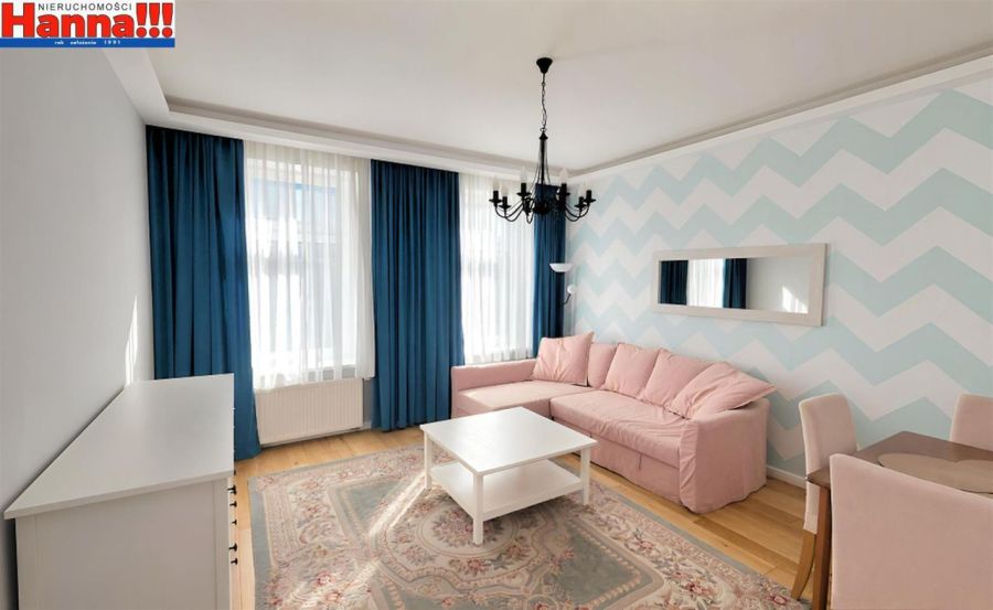 Śródmieście. Dwa pokoje - po remoncie. Wolne
