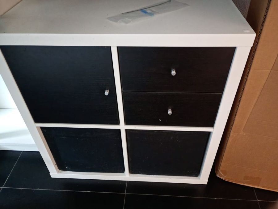 Meblościanka z szafkami i szklanym stołem: zdjecie 99373048