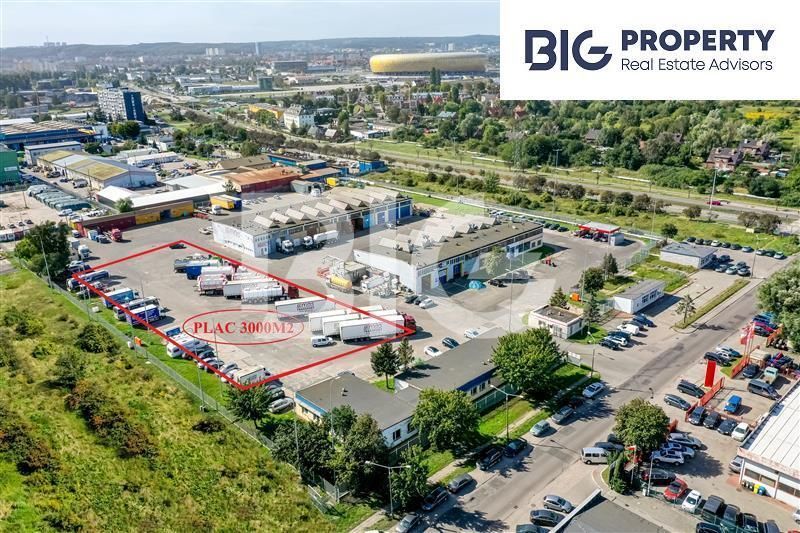 Utwrdzony plac, rewelacyjna lokalizcja.
