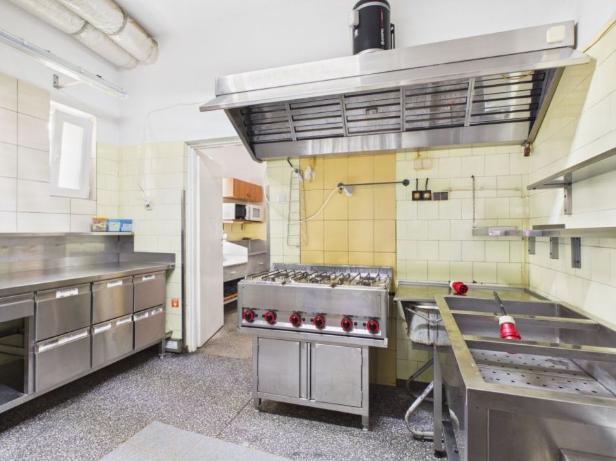 Bydynek gastronomiczny z pokojami - Rowy: zdjecie 99379309