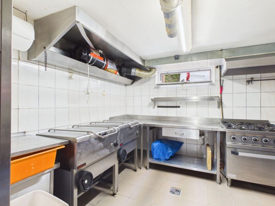 Bydynek gastronomiczny z pokojami - Rowy: zdjecie 99379312