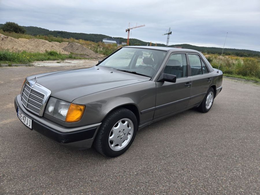 Mercedes-Benz W124