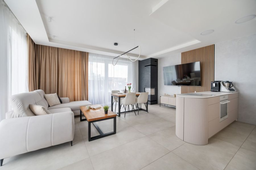 Gotowy do wejścia! Skrajny segment 190 m², 6 pokoi, PV + Pompa ciepła